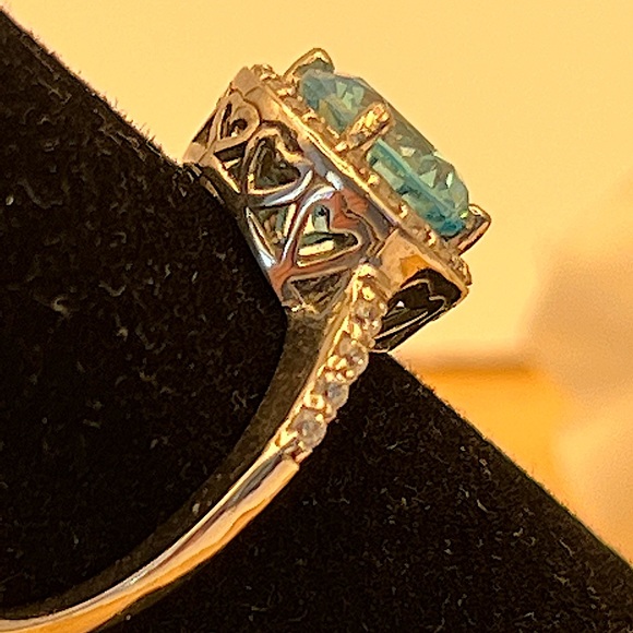 Round-Cut Halo Aquamarine Gemstone & Cubic Zirconia Sterling Silver Ring - Picture 4 of 6